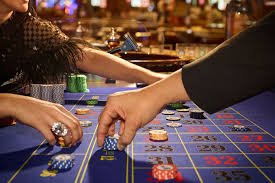 Antarmuka aplikasi mobile iwan togel dengan menu sportsbook dan live casino